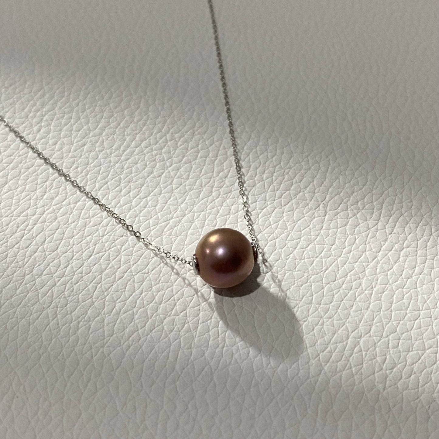 Lulutong necklace( default silver chain)