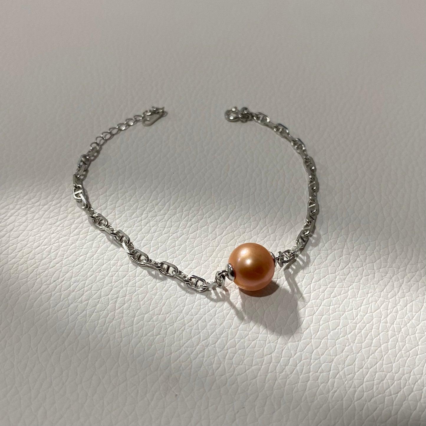 Snout Chain bracelet (default silver chain)