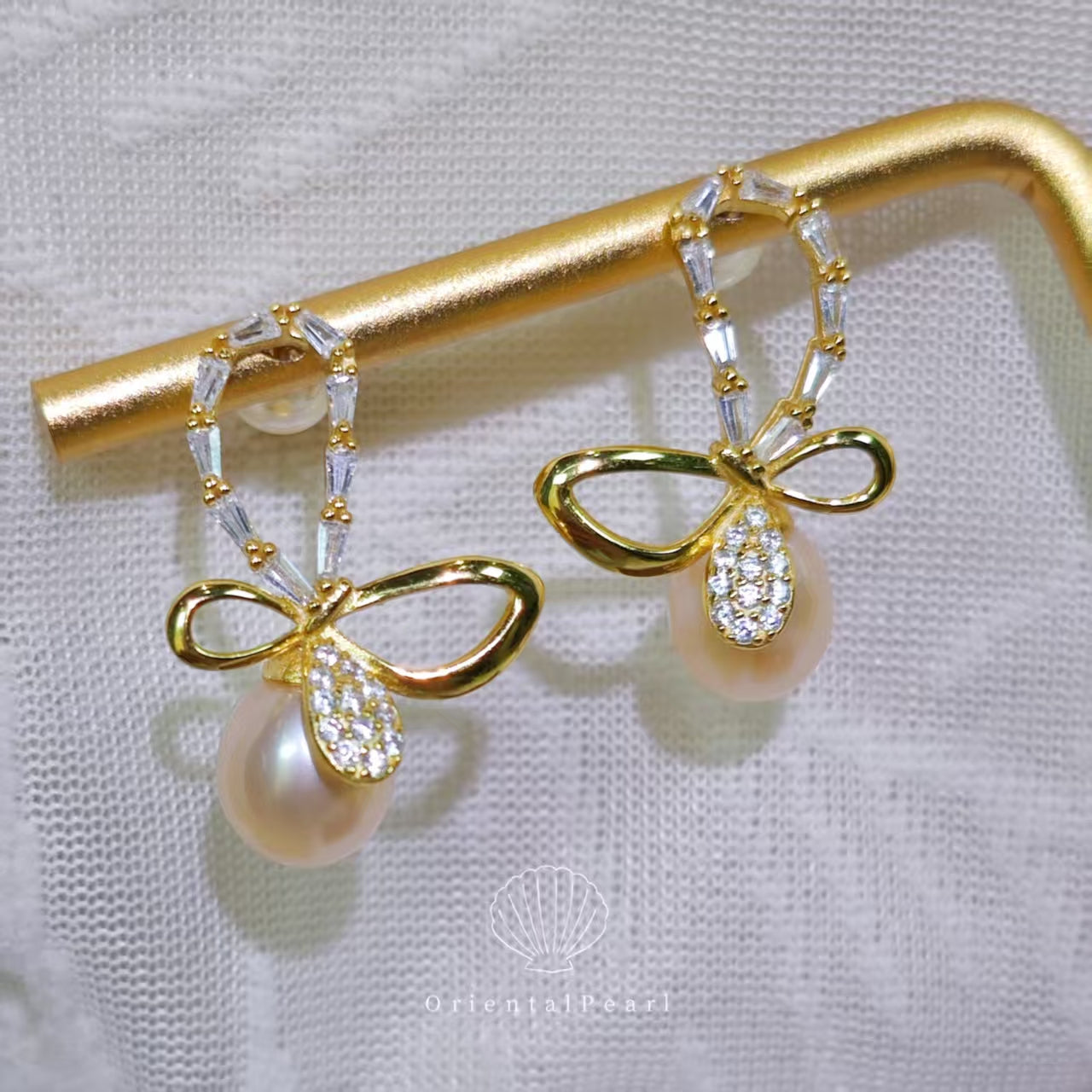 E06-S925 Bow Earrings with Natural Freshwater Pearls Teardrop Rice Shape Pale Pink Light Champagne Color Pearls Bow Stud Earrings Daily Jewelry for Girls Wedding Birthday Gifts