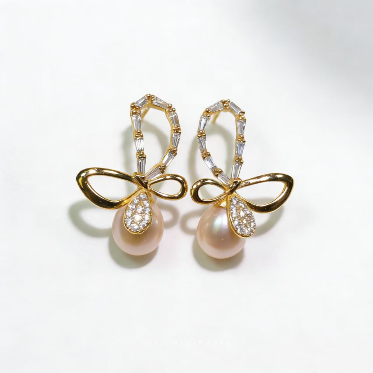 E06-S925 Bow Earrings with Natural Freshwater Pearls Teardrop Rice Shape Pale Pink Light Champagne Color Pearls Bow Stud Earrings Daily Jewelry for Girls Wedding Birthday Gifts