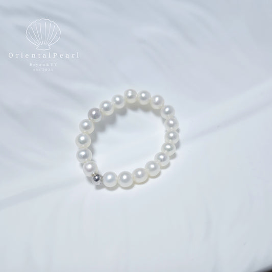 R06-The Aurora Luminous Pearl Ring Hand-Selected Freshwater Pearls with a Signature Sun-Kissed Accent.Freshwater Pearl Ring, Luminous Pearl Jewelry, Stretch Pearl Ring, Minimalist Ring, Elegant Beaded Ring, Stackable Ring