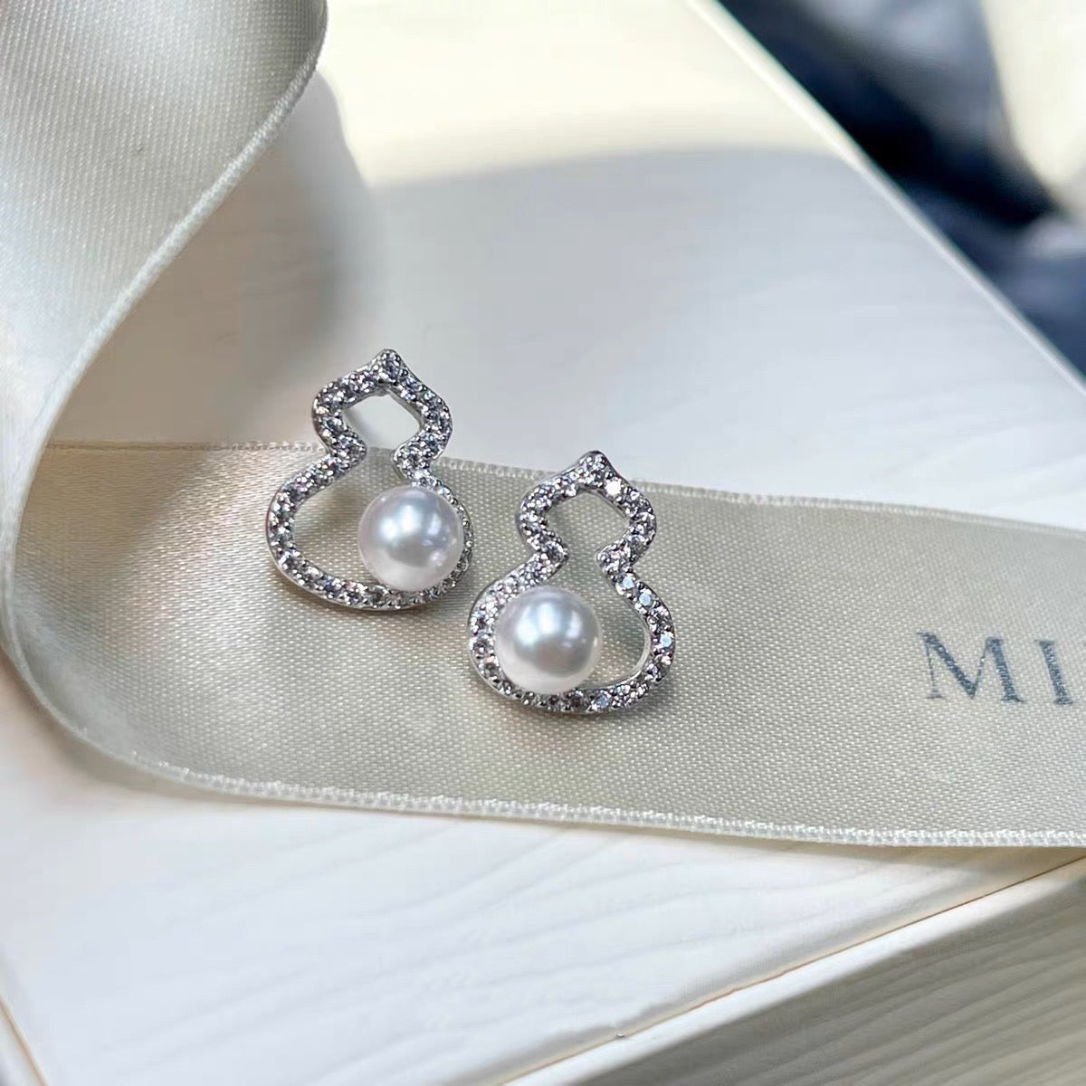 S925 Unique White Pearl Earring